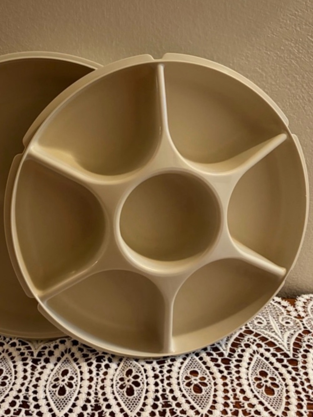 Tupperware Veggie Tray—Vintage